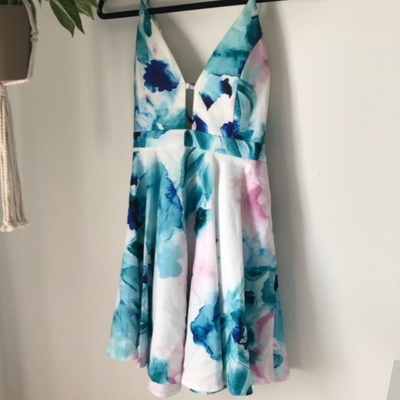 White and Green Fit and Flare Low Back Floral Mini Dress - Picture 3 of 7